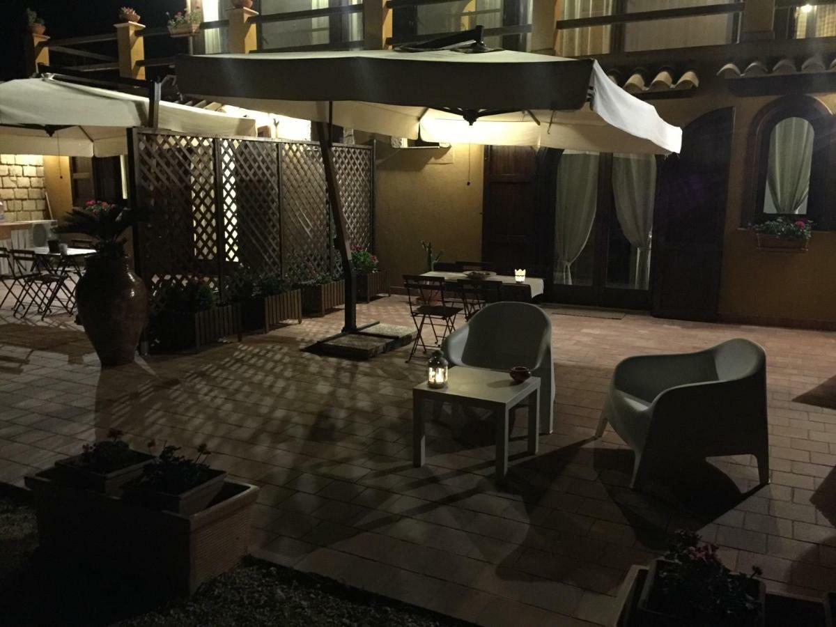 B&B La Torre เรอัลมอนเต ภายนอก รูปภาพ